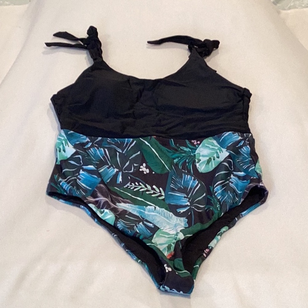 SHEIN Black and Blue One Piece Swimwear with Tropical Print